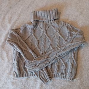 HOLLISTER CROPPED TURTLENECK